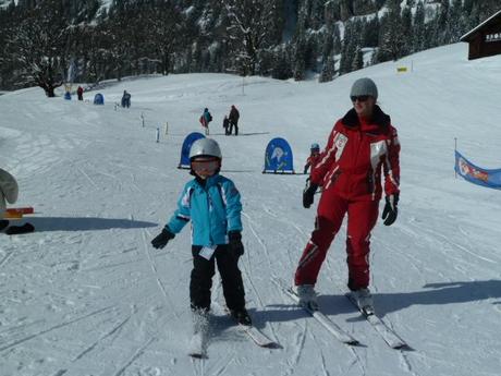 Sportferien in Braunwald: der Ski-Kindergarten