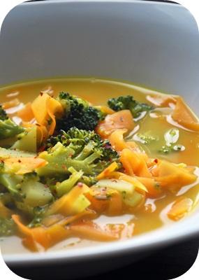 Themenwoche 'Suppenliebe' #1: Broccoli+Karotten+Curry
