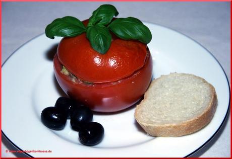 Provenzalisch gefüllte Tomaten auf vegane Art mit Baguette