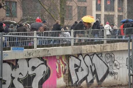 Tausendfüßler in Düsseldorf mit Grafitti