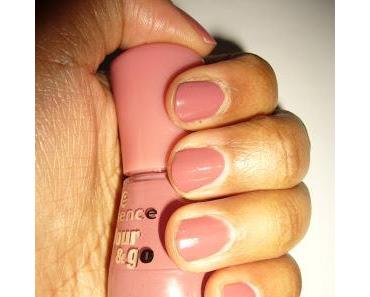 NOTD | Essence 111 English Rose