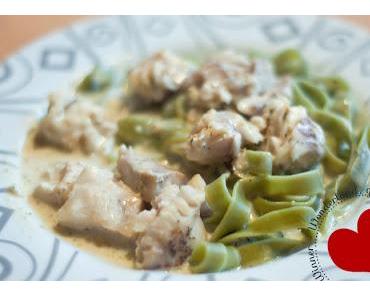 Grüne Nundeln mit Soßenfisch