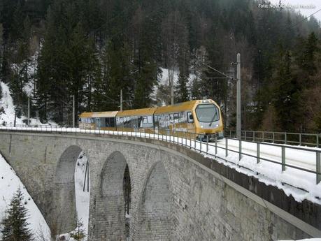 Himmelstreppe überquert Saugrabenviadukt - Mariazellerbahn - NÖVOG/Foto: Michael Heussler