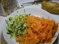 Lauwarmer Mizuna-Salat mit Linsen-Curry-Plätzchen