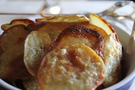 A crunchy snack for New Year Eve: Selbstgemachte Kartoffelchips