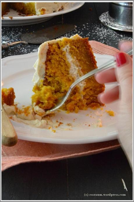 Pumpkincake with cinnamon frosting | Kürbiskuchen mit Zimtcréme