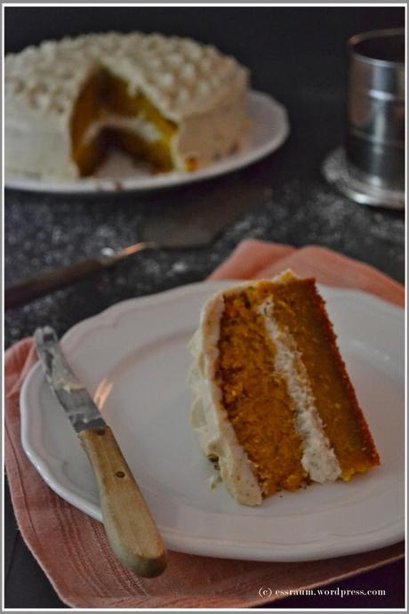 Pumpkincake with cinnamon frosting | Kürbiskuchen mit Zimtcréme