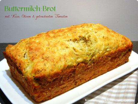 Buttermilch-Brot mit Käse & Oliven