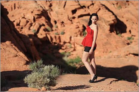 Fashionblog - Modeoutfit - Desert of Nevada - Valley of Fire - Model with hotpants and highheels