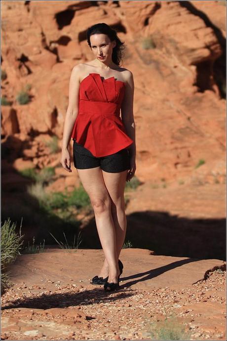 Fashionblog - Modeoutfit - Desert of Nevada - Valley of Fire - Model with hotpants and highheels