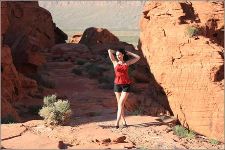 Fashionblog - Modeoutfit - Desert of Nevada - Valley of Fire - Model with hotpants and highheels