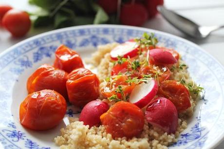 Healthy food: Ofentomaten & Couscous- Salat {Ein fotografischer Versuch}
