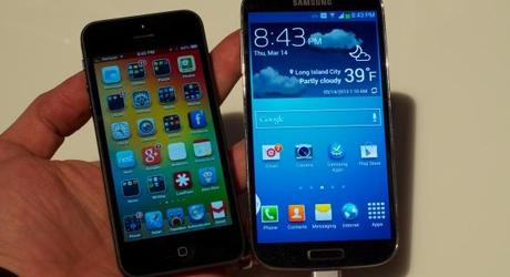 iPhone 5 vs. Samsung Galaxy S4 [Videos]