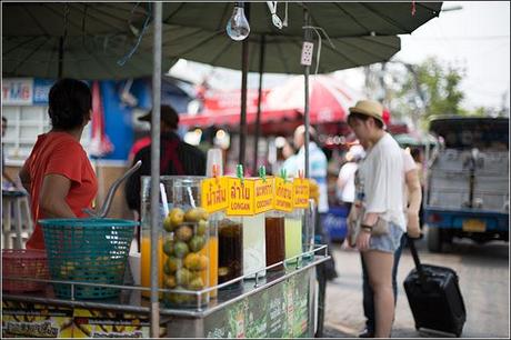 Chatuchak market in Bangkok - Fruits, Food, Clothes, Collectibes, Art