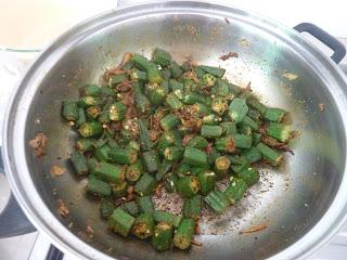 Bhindi Subzi - Gebratene Okra / Stir-Fried Okra