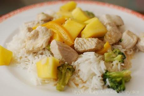 Putencurry mit Mango & Reis