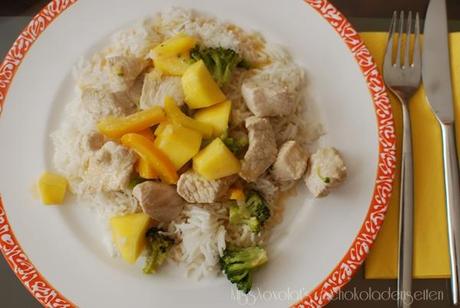 Putencurry mit Mango & Reis