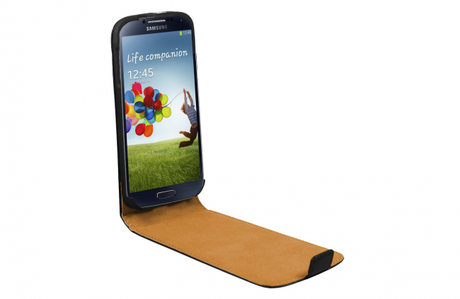 Die Ledertasche von mumbi schützt dein Galaxy S4 zuverlässig.