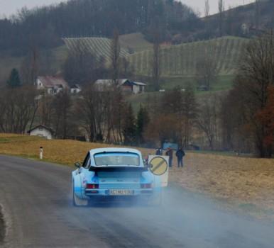 Rebenland Rallye SP 9 Start Porsche 911 qualmende Reifen Rauch