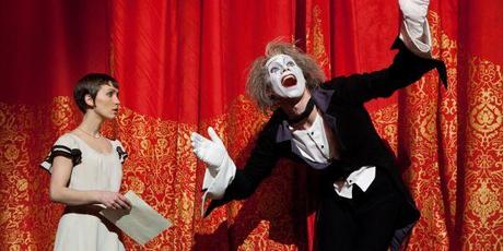 © Paramount Pictures Germany GmbH / Eric Linz wird in den Traumwelten Cirque du Soleils willkommen geheißen.
