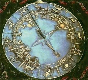 Uhr mit römischen Ziffern