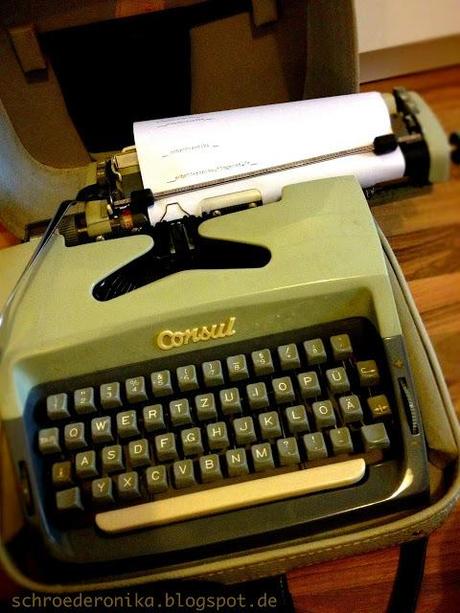 some vintage stuff no. 2 // typewriter