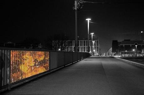 Zebrating: Street Art auf Geländer