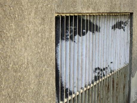 Zebrating: Street Art auf Geländer