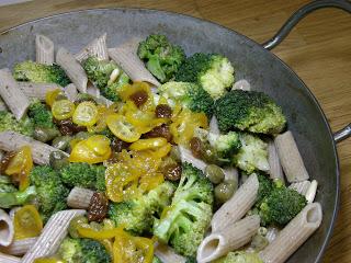 Broccoli-Pfanne mit Kumquat-Topping