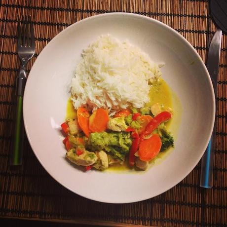 Grünes Thai-Curry mit Poulet und Gemüse (Green Thai-Curry with chicken and vegetable)