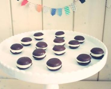 OSTERFREUDE: Schokoladen-Macarons mit falscher Löffeleifüllung