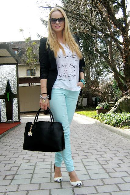 Tuesday to go: white heels with turquoise pants