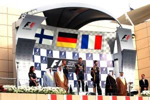 bah sunday rosberg and podium 3391 300x200 Formel 1: Vettel siegt in der Wüste von Bahrain