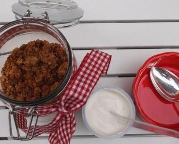 Granola mit Datteln und Tahini