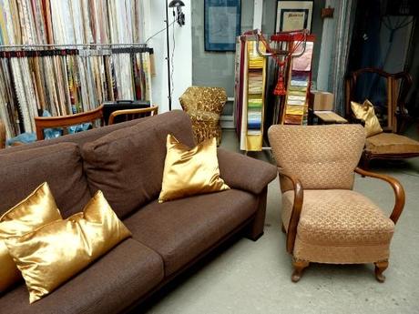 Altes Sofa neu gepolstert und bezogen
