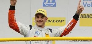 0490958 300x144 Alessio Picariello gewinnt ADAC Formel Masters Saisonauftakt