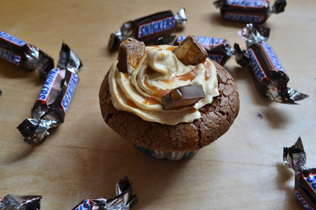 #48 {Snickers Cupcakes}