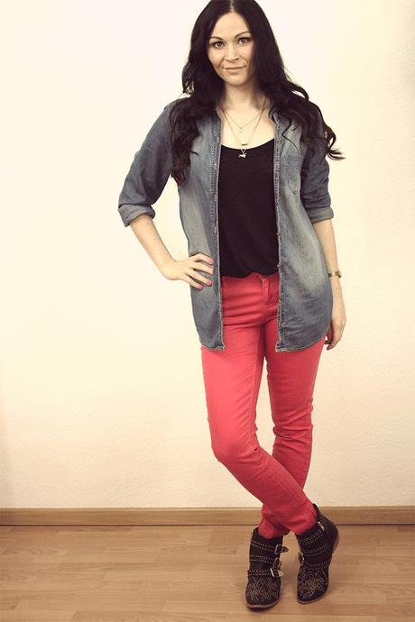Kleidermaedchen-Outfit-of-the-day-rote-jeans-denim-blouse-black-top-boots-nieten-H&M-schuhtempel24-essie-mac