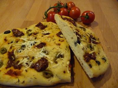 Oliven-Tomaten-Focaccia