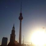 Berlin-querbeet-Sonnenaufgang-hinterm-Fernsehturm