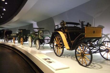Stuttgart Ausflug | Mercedes Benz Museum