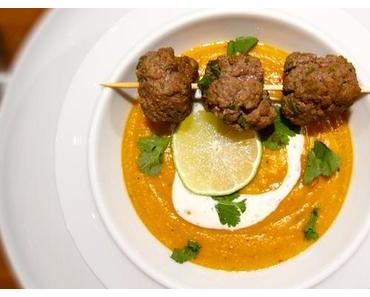 Rote-Kokos-Linsensuppe mit orientalischen Mini-Burger