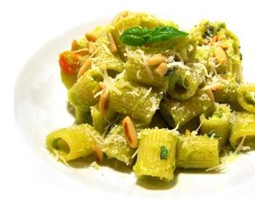 Avocado Pesto mit Mezzi Rigatoni