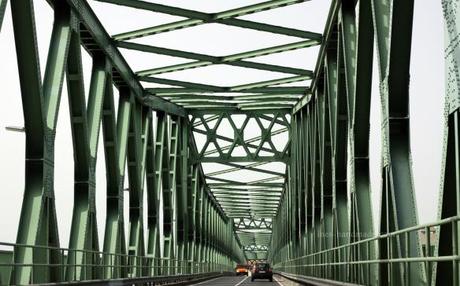 Brücke über die Donau bei Dunaföldvár