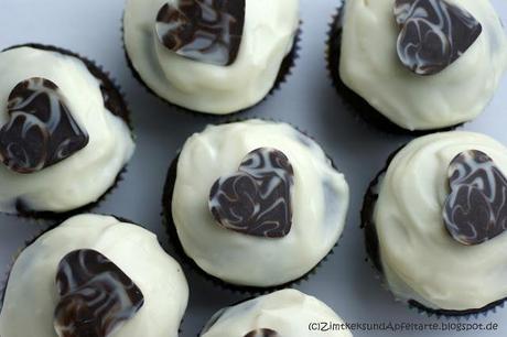 Für alle Schokoholics und eine echte Sünde wert: Schokoladen-Cupcakes mit Mascarpone-Topping