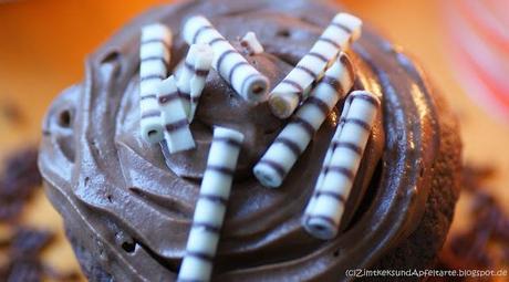Machen glücklich - Schoko-Cupcakes mit Schokoladen-Frosting