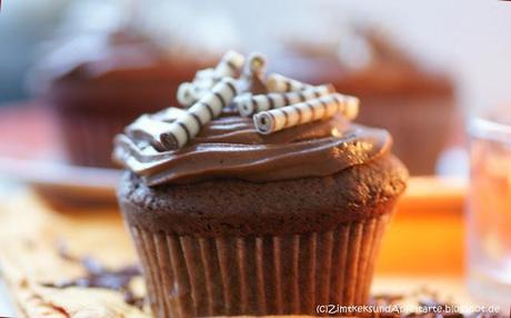 Machen glücklich - Schoko-Cupcakes mit Schokoladen-Frosting