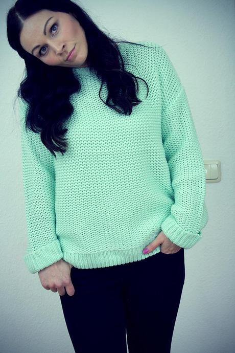 Kleidermaedchen-ootd-outfit-of-the-day-spring-frühling-2013-sweater-pullover-gina-tricot-türkis-fashionblogger-cosy-outfit-casual-outfit-jeans-gina-tricot-essie-splash-of-greadine