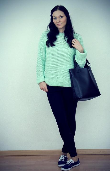 Kleidermaedchen-ootd-outfit-of-the-day-spring-frühling-2013-sweater-pullover-gina-tricot-türkis-fashionblogger-cosy-outfit-casual-outfit-keds-sneakers-blue-black-jeans-gina-tricot-zara-fake-shopper