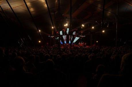 Zelt Innen. Moers Festival 2013. Foto: L. Schuy. 